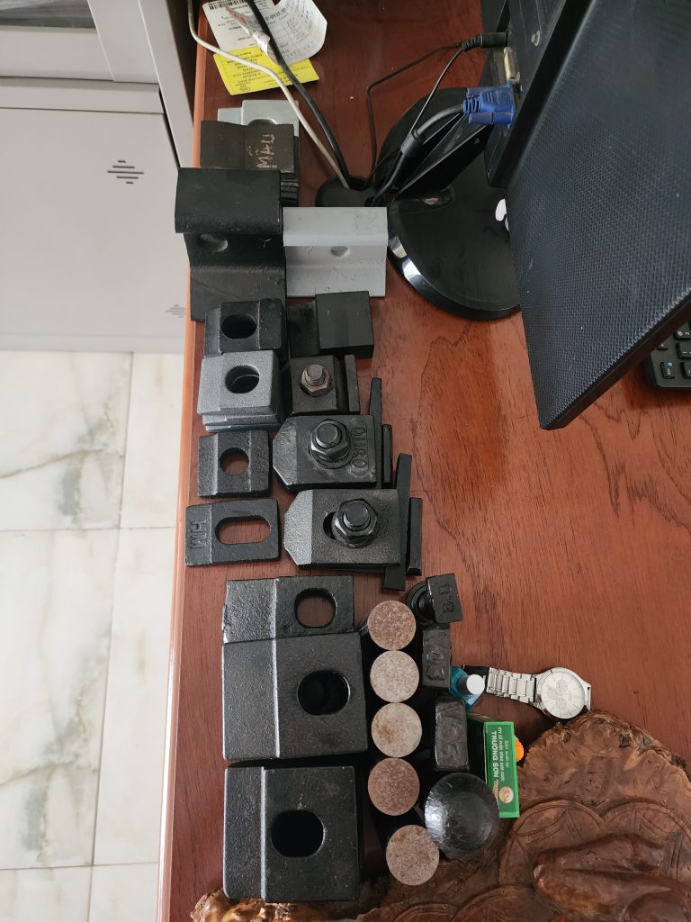 Phụ Kiện Thép Ray gồm cóc và bulong