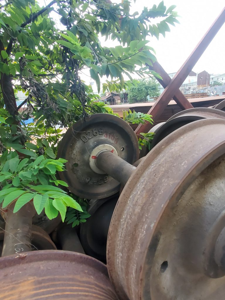 Trục Bánh Xe Cũ Còn Rất Tốt