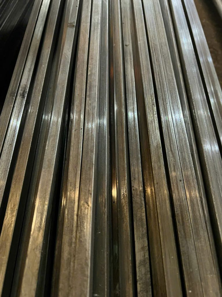 Thép Láp Đặc 18x18